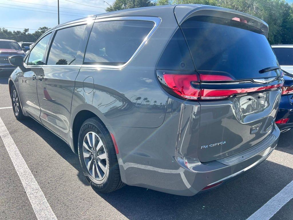 Used 2022 Chrysler Pacifica Hybrid Touring L Minivan/Van