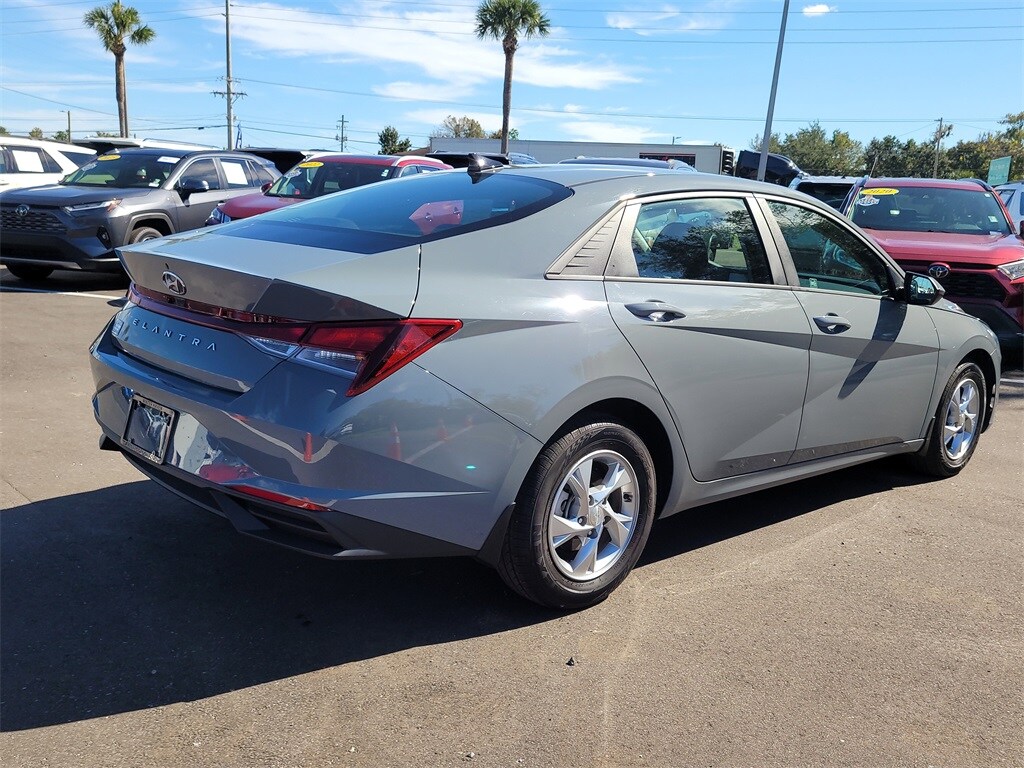 Used 2022 Hyundai Elantra SE Sedan