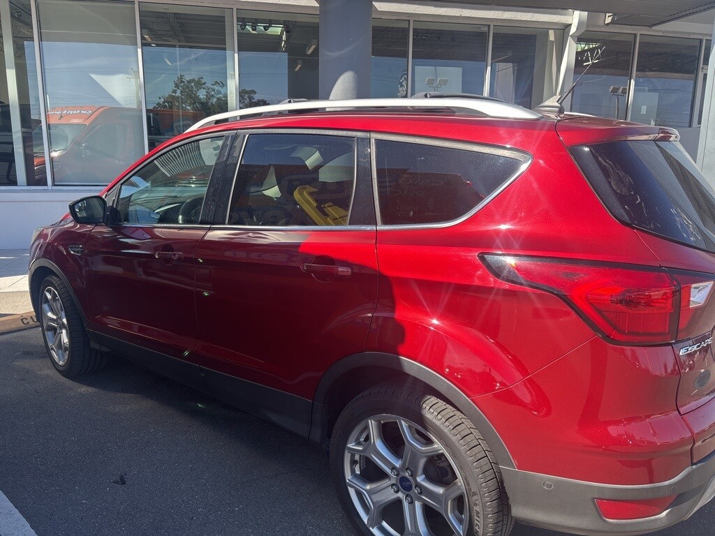 2019 Ford Escape Titanium photo 2
