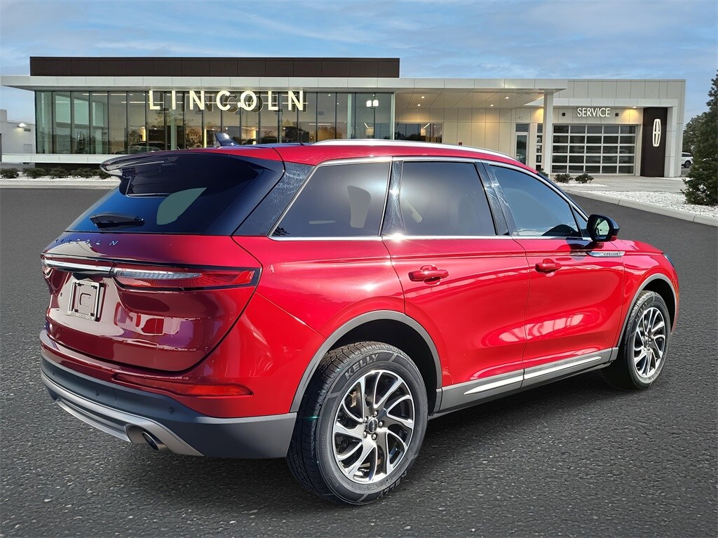 2022 Lincoln Corsair Standard photo 4