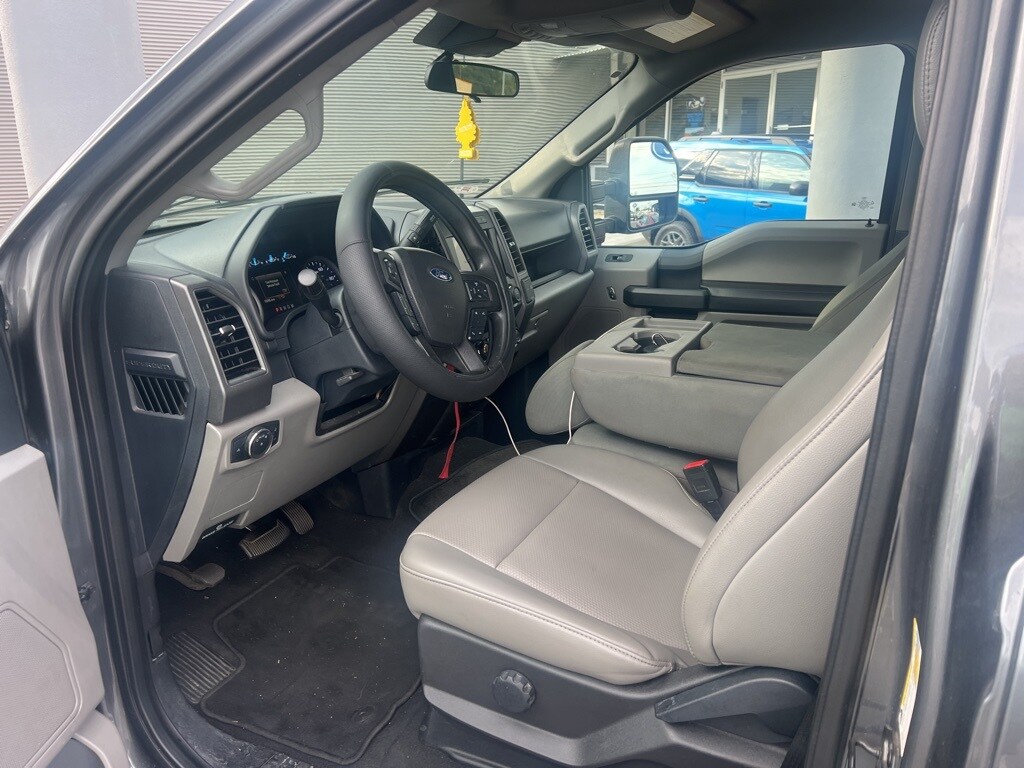 2022 Ford F-350 XL photo 3