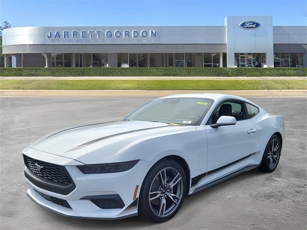 2025 Ford Mustang EcoBoost photo 2