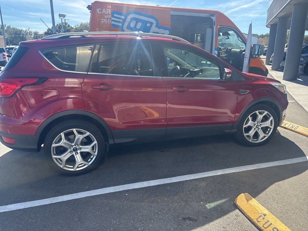 2019 Ford Escape Titanium photo 3