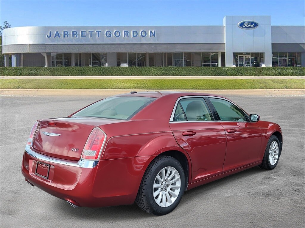 2013 Chrysler 300 Base photo 4