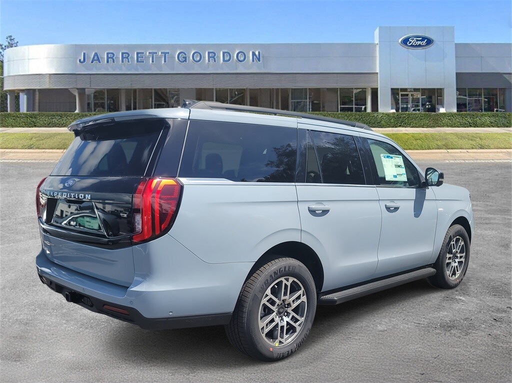 2025 Ford Expedition photo 3
