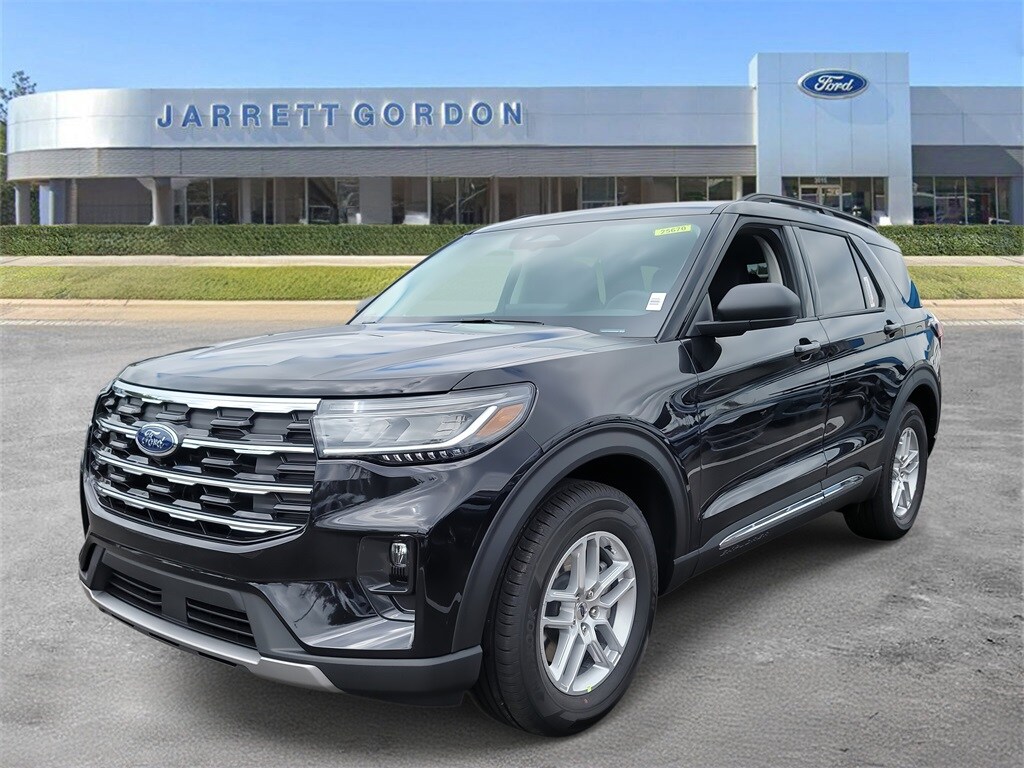 2025 Ford Explorer photo 2