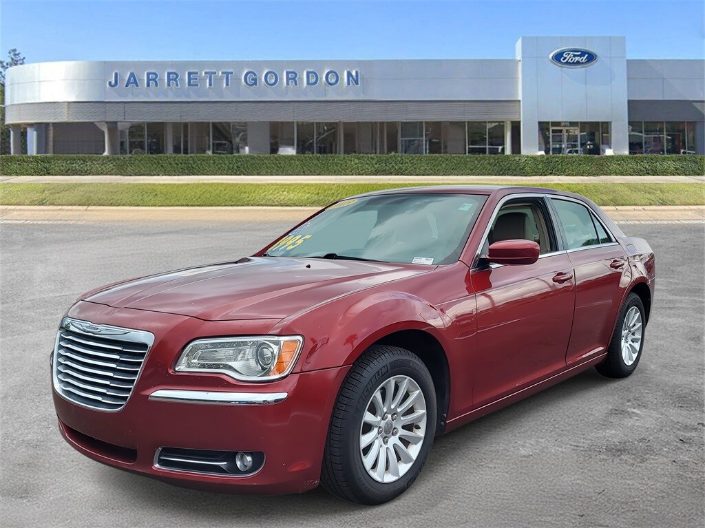 2013 Chrysler 300 Base photo 2