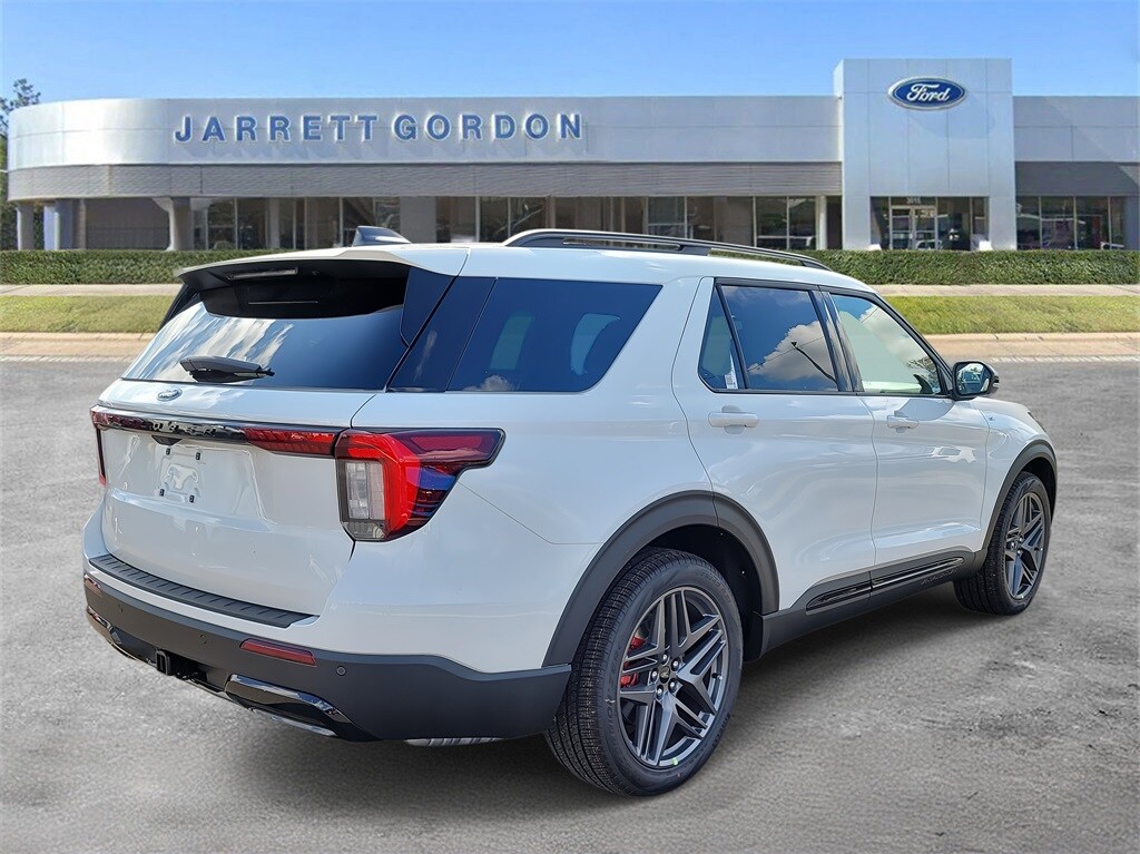 2025 Ford Explorer ST-Line photo 4