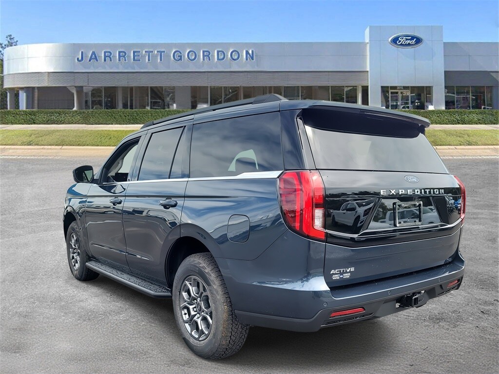 2025 Ford Expedition photo 3