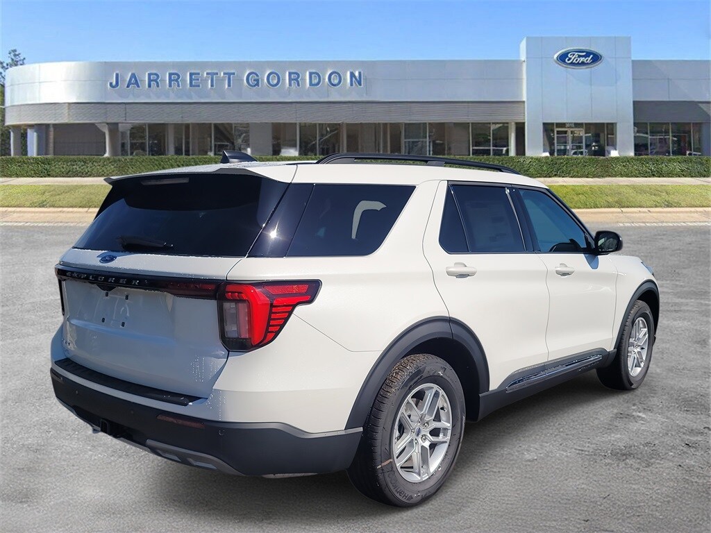 2025 Ford Explorer photo 3
