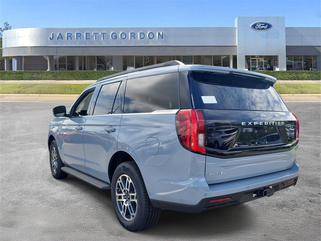 2025 Ford Expedition photo 2