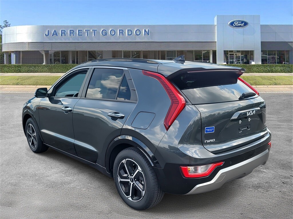 2023 Kia Niro SX photo 2