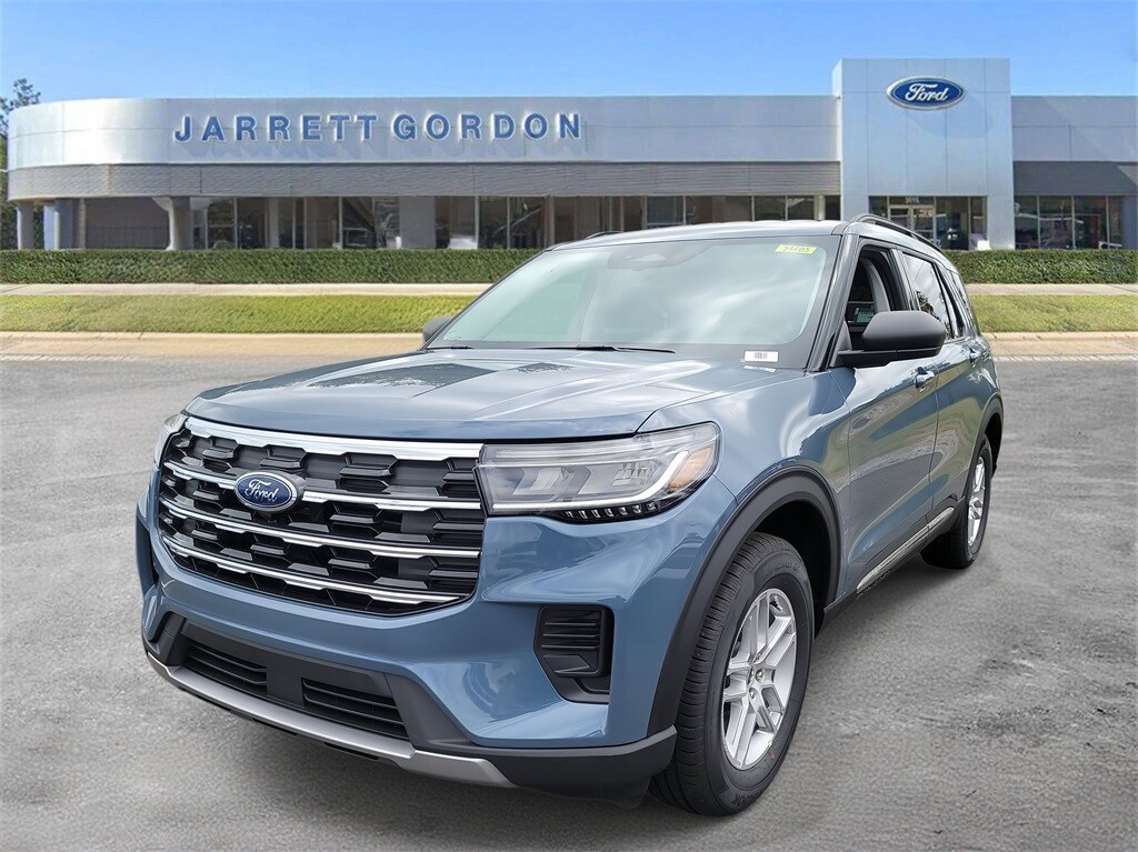 2025 Ford Explorer photo 2