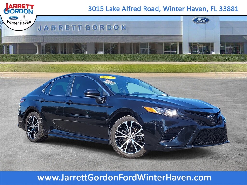 Used 2020 Toyota Camry SE Sedan