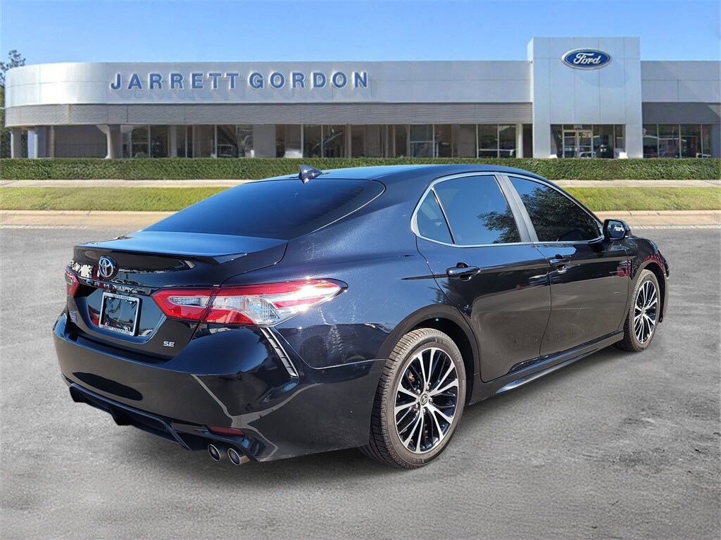 Used 2020 Toyota Camry SE Sedan