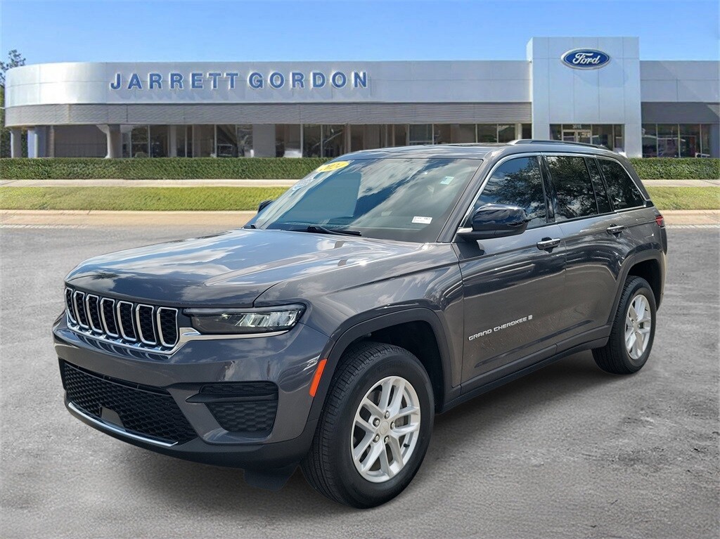 Used 2024 Jeep Grand Cherokee Laredo SUV