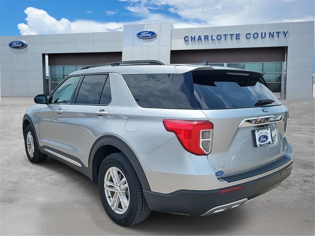 2023 Ford Explorer XLT photo 3
