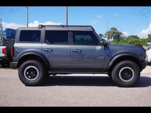 2024 Ford Bronco Outer Banks photo 2