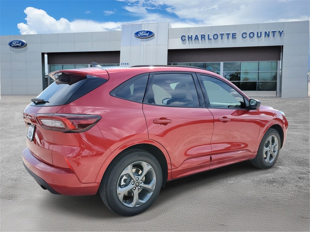 2024 Ford Escape ST-Line photo 4