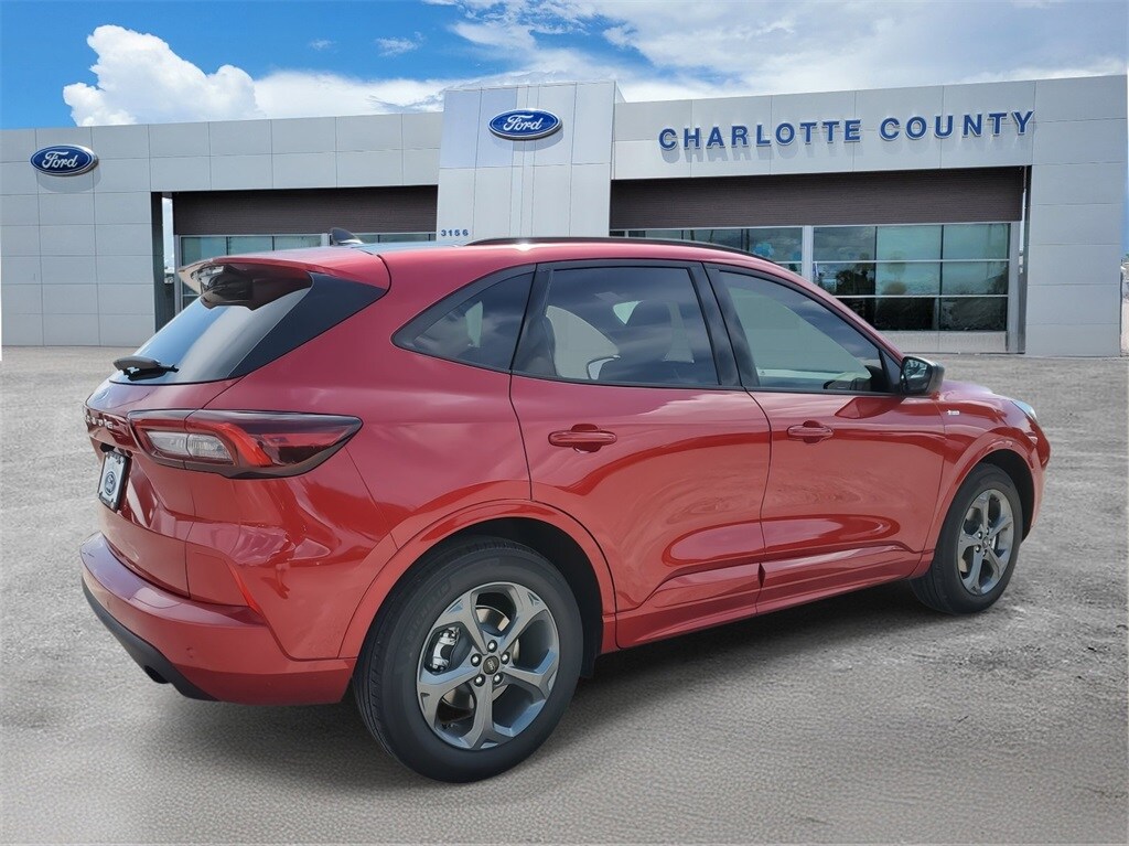 2024 Ford Escape ST-Line photo 2