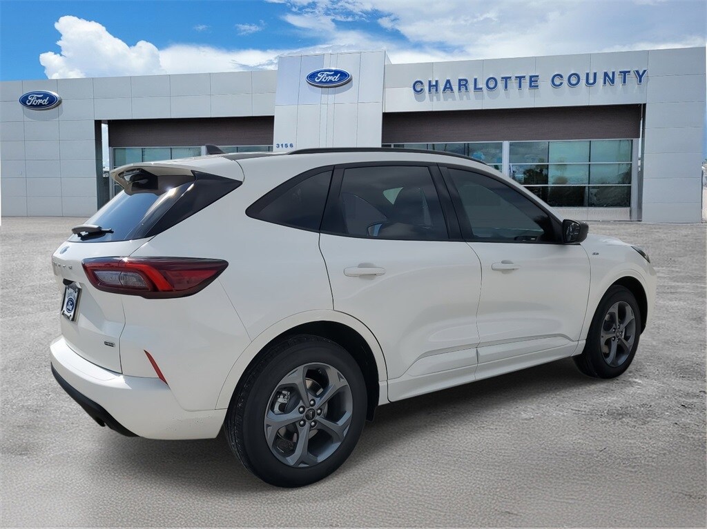2024 Ford Escape ST-Line photo 4