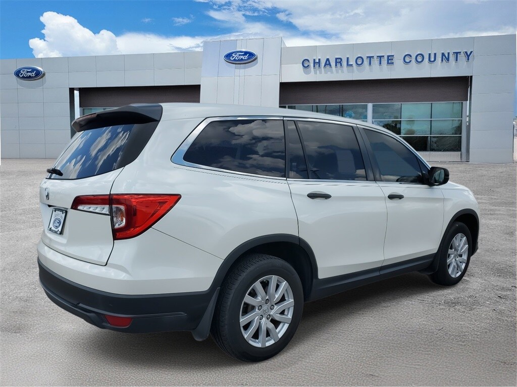 2019 Honda Pilot LX photo 4
