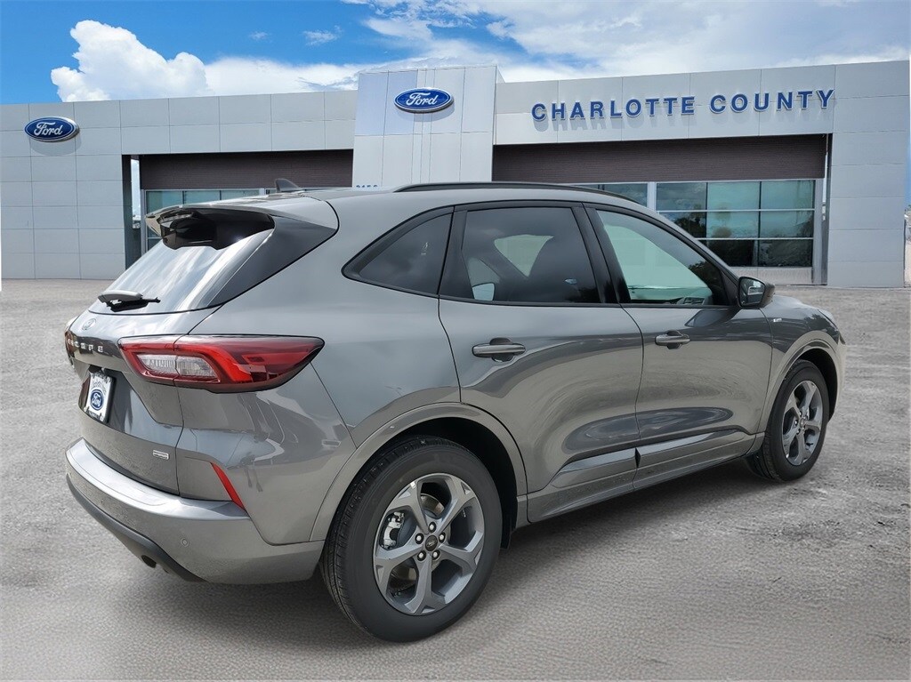 2024 Ford Escape ST-Line photo 4