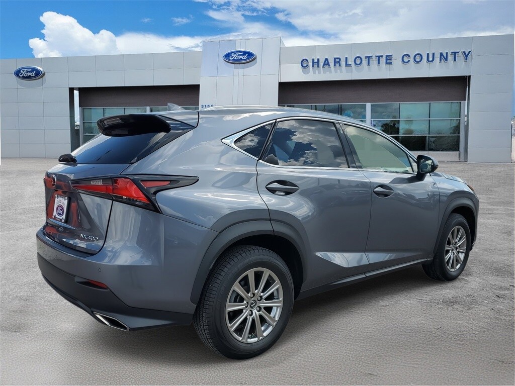 2021 Lexus NX 300 photo 3