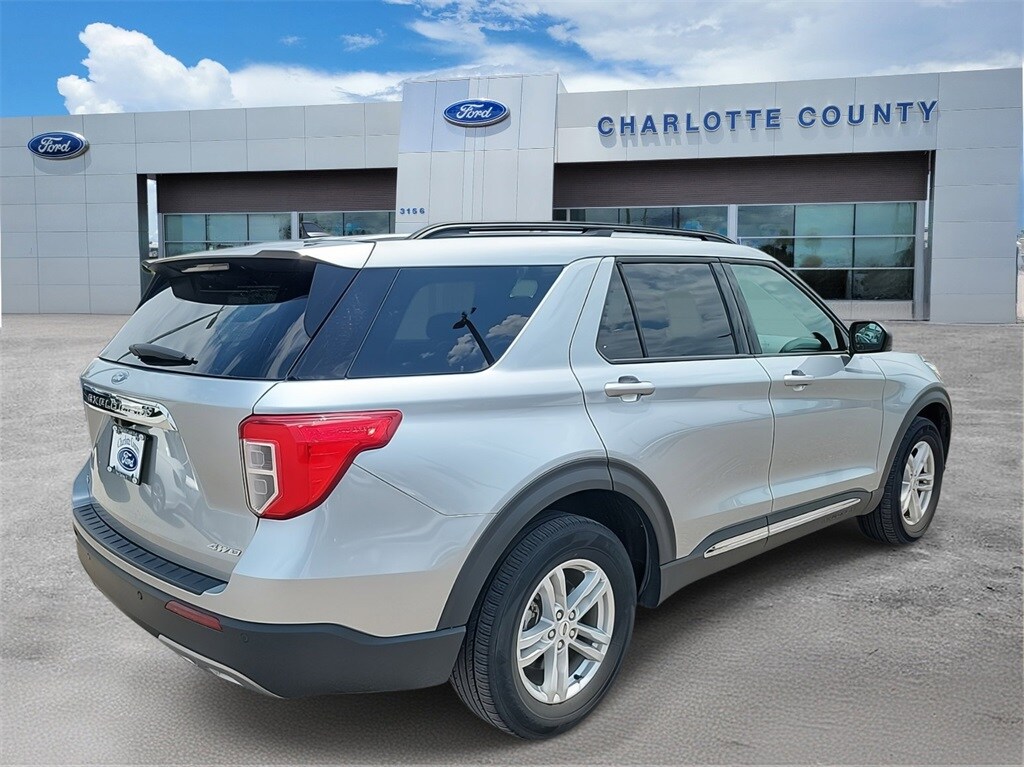 2023 Ford Explorer XLT photo 4