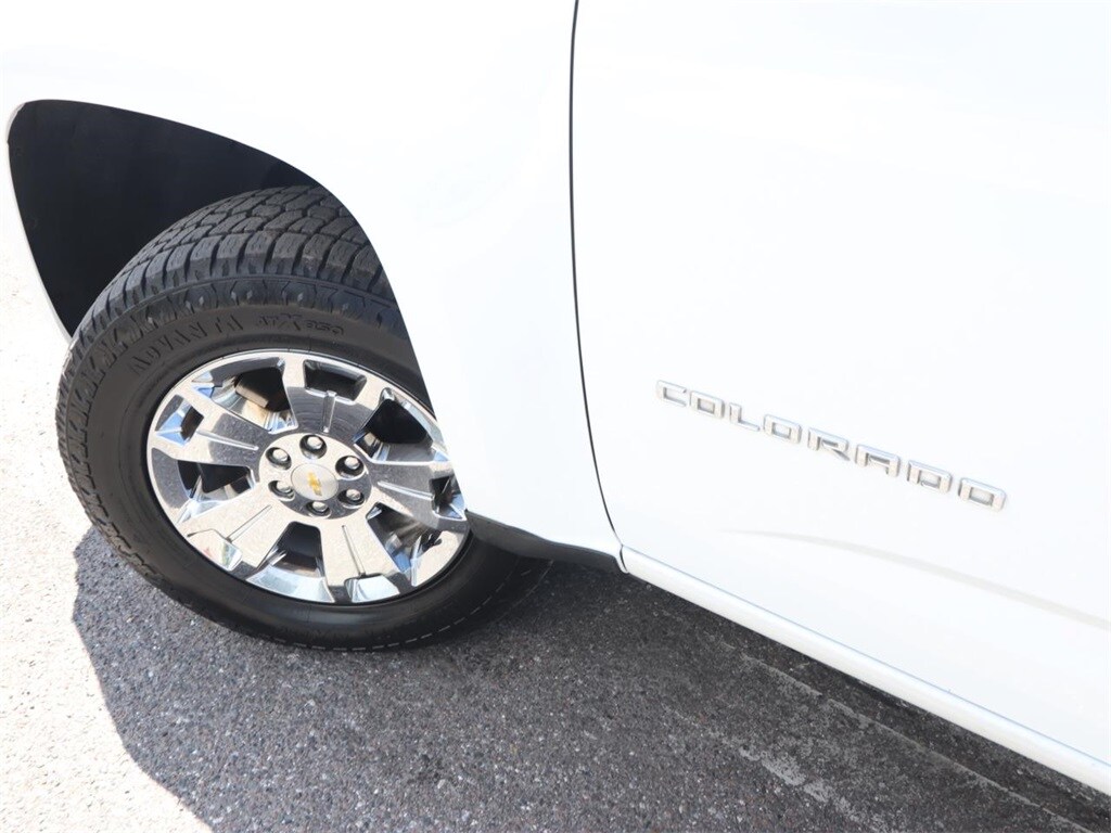 2022 Chevrolet Colorado LT photo 3