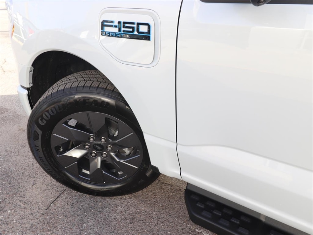 New 2025 Ford F-150 Lightning Lariat TRUCK