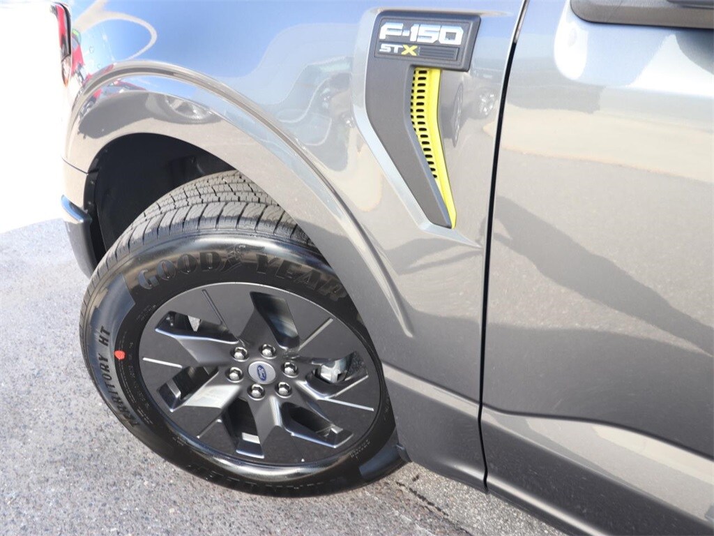 2025 Ford F-150 STX photo 4