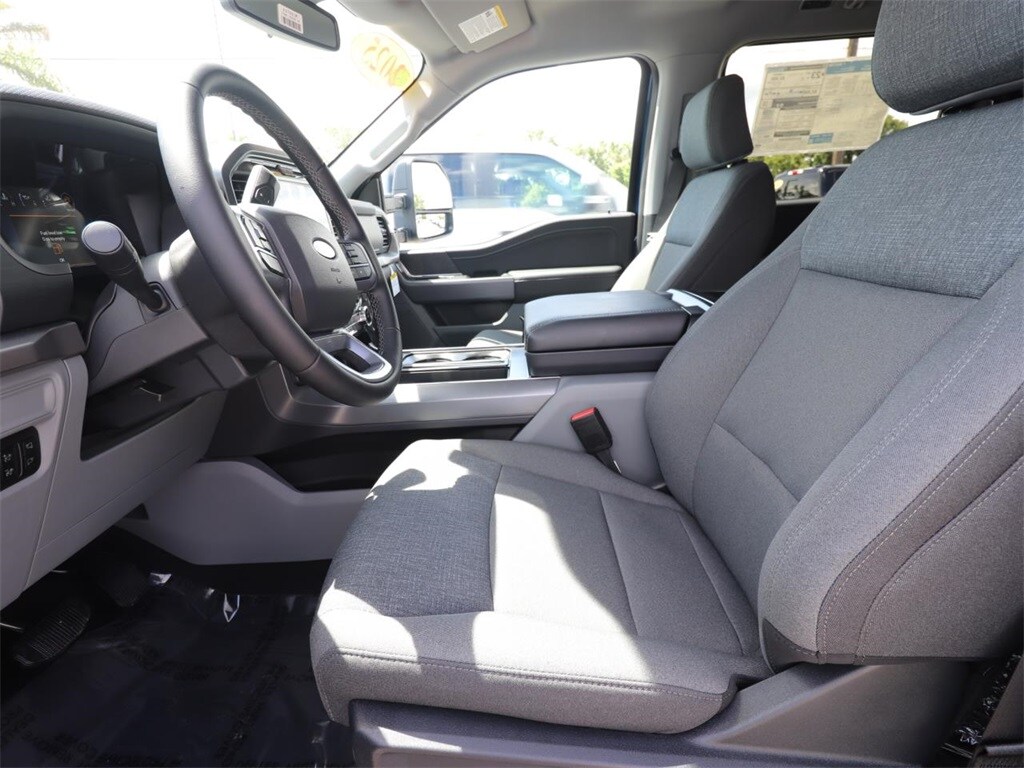 2025 Ford F-150 XLT photo 2