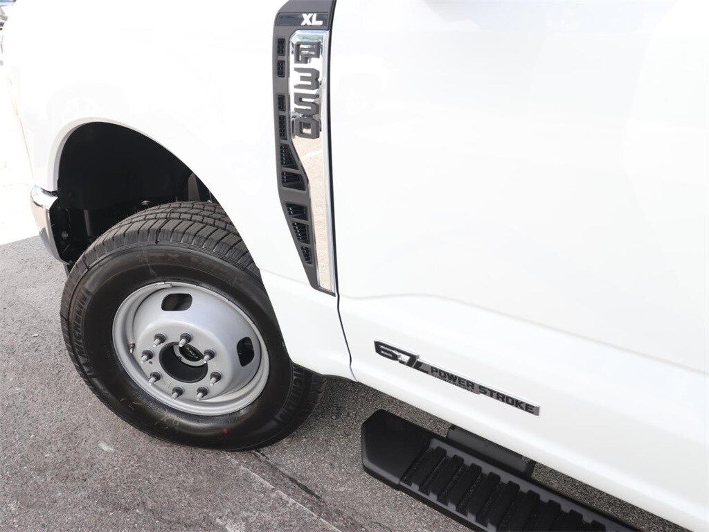 2026 Ford F-350 XL photo 4