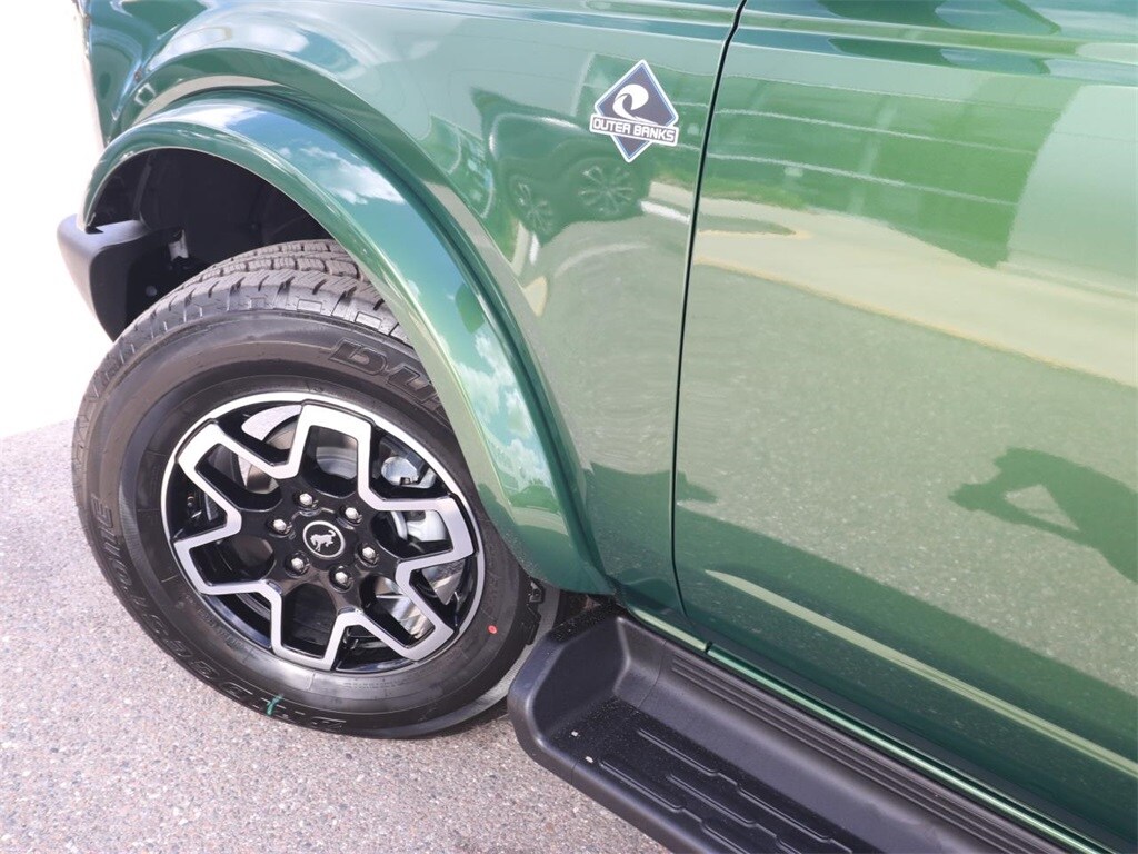 2025 Ford Bronco Outer Banks photo 4