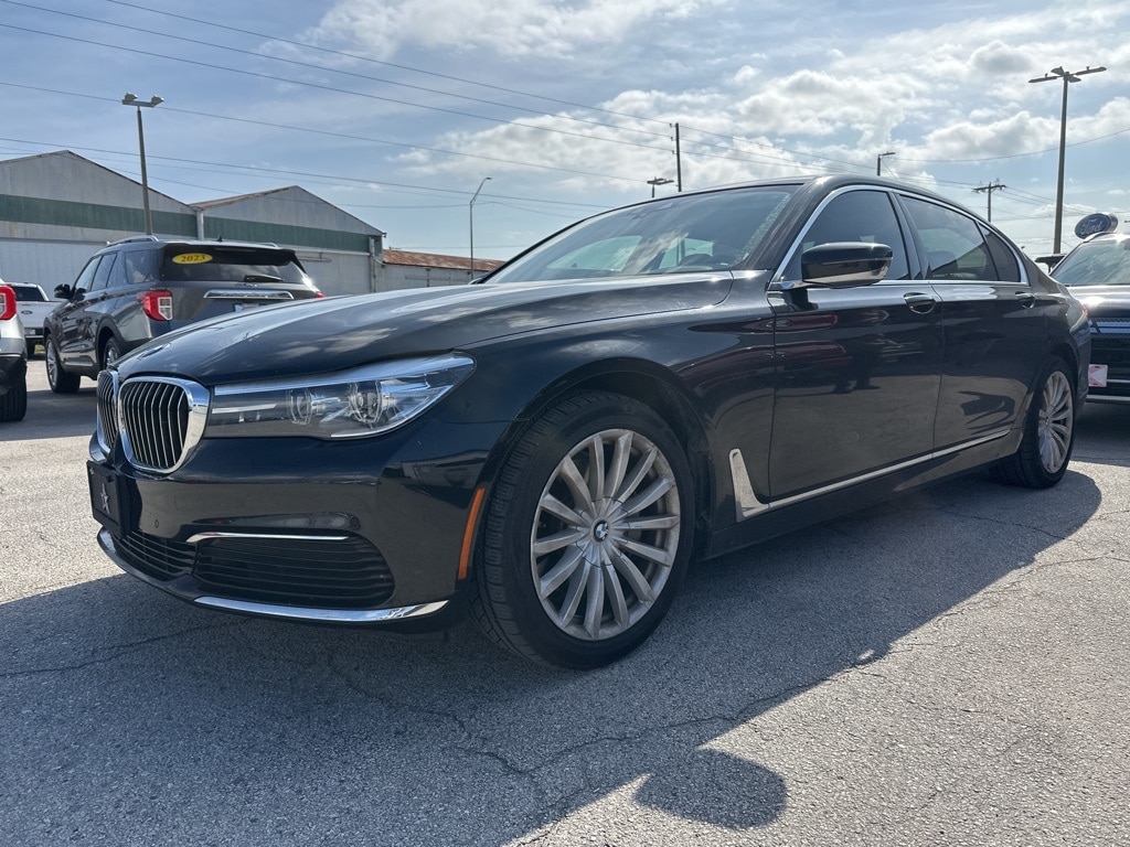2019 BMW 7 Series 740's photo