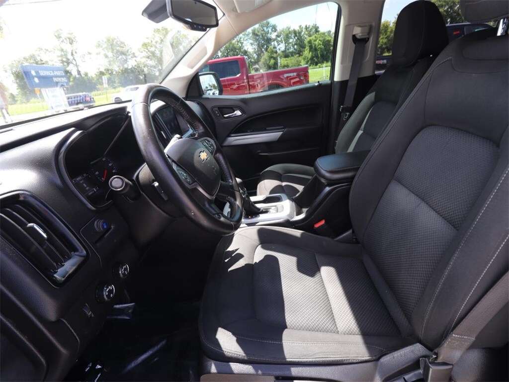 2022 Chevrolet Colorado LT photo 2