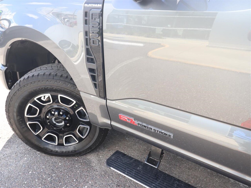 2026 Ford F-250 Platinum photo 4
