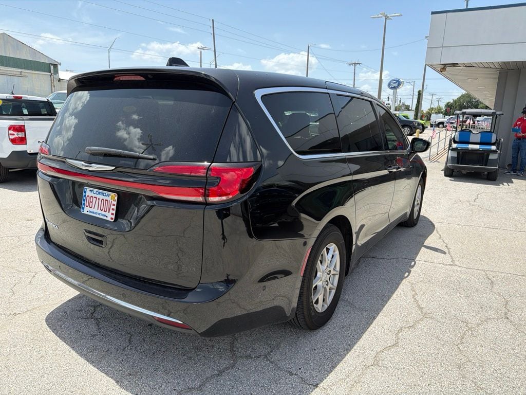 Used 2025 Chrysler Pacifica Select Van Passenger Van
