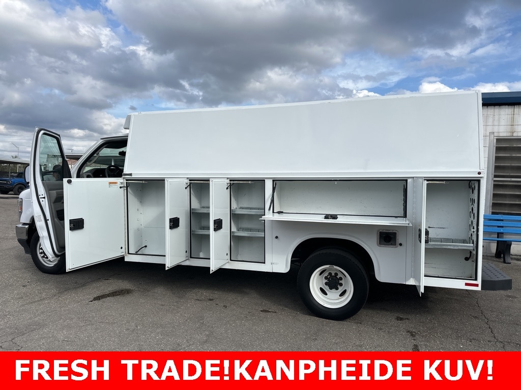 2022 Ford E-Series Cutaway Base