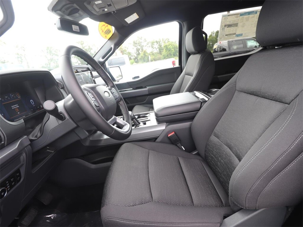 2025 Ford F-150 XLT photo 2