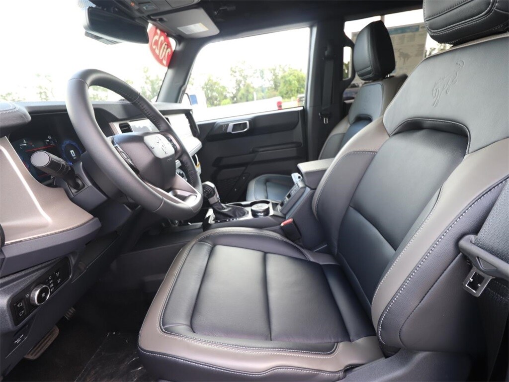 2025 Ford Bronco Outer Banks photo 2