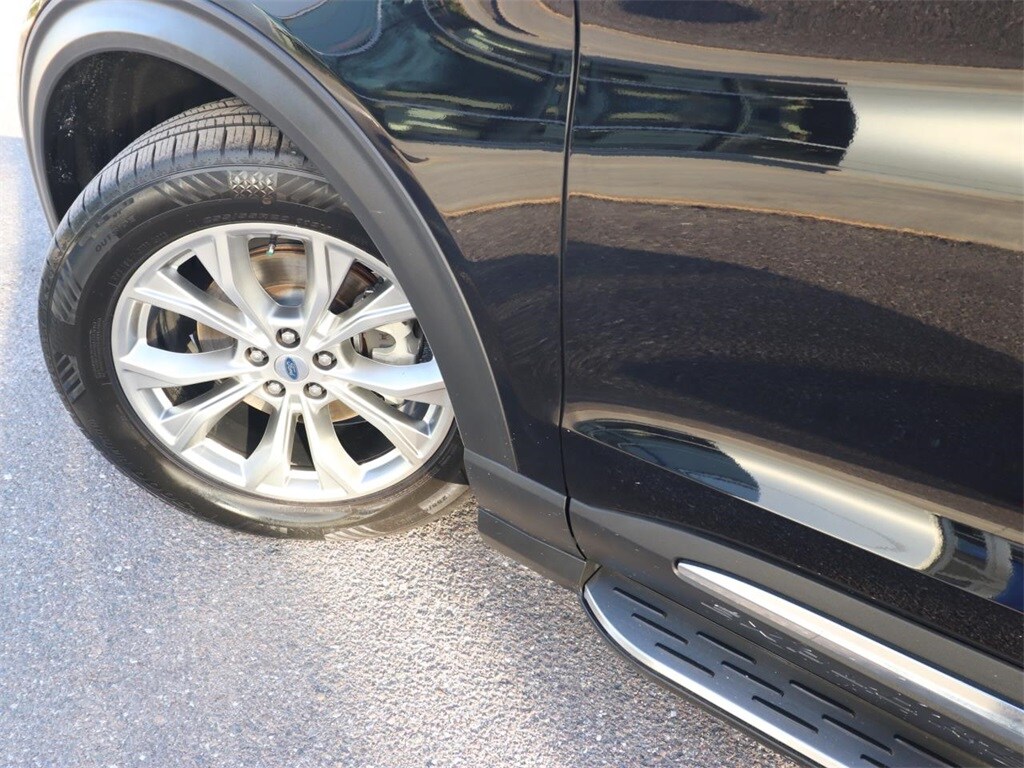 2020 Ford Explorer Limited photo 2