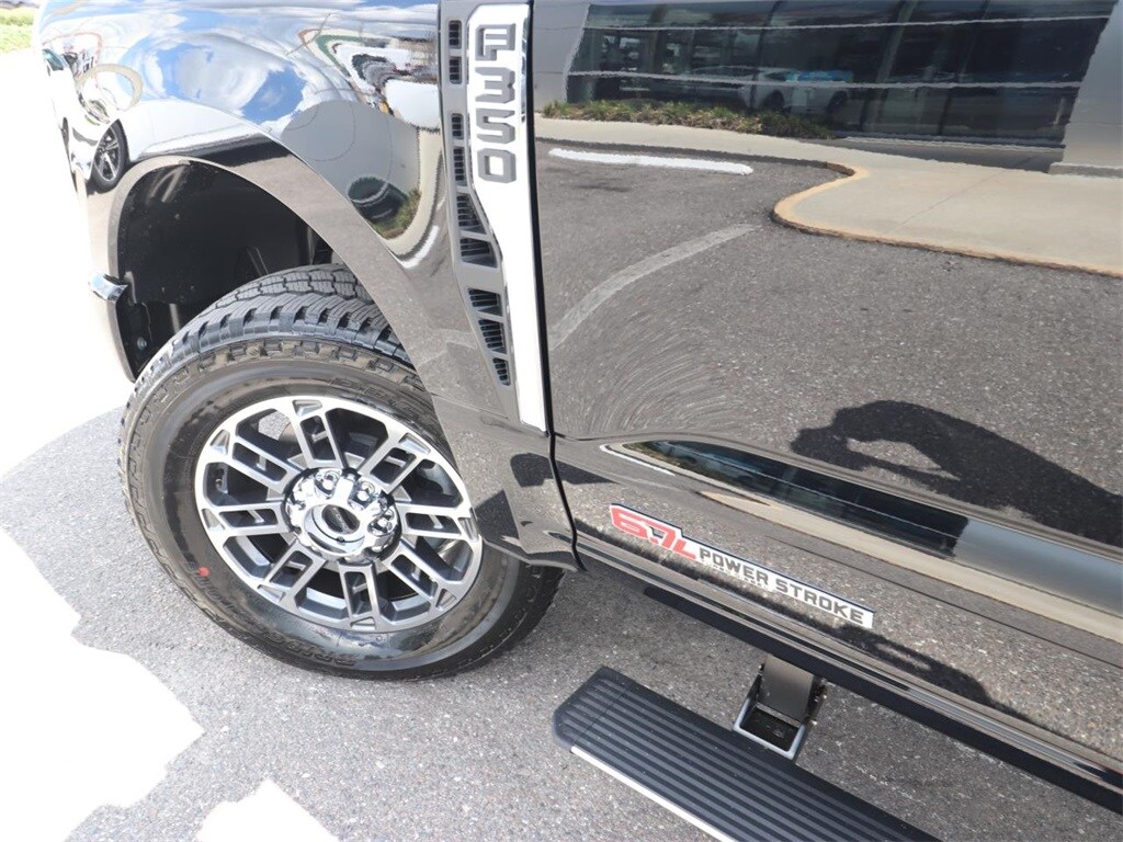 2025 Ford F-350 Platinum photo 3