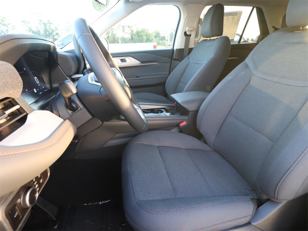 2026 Ford Explorer photo 2