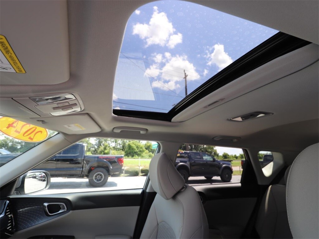 2024 Kia Soul EX photo 2