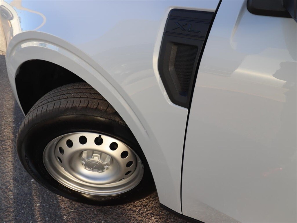 2025 Ford Maverick XL photo 4