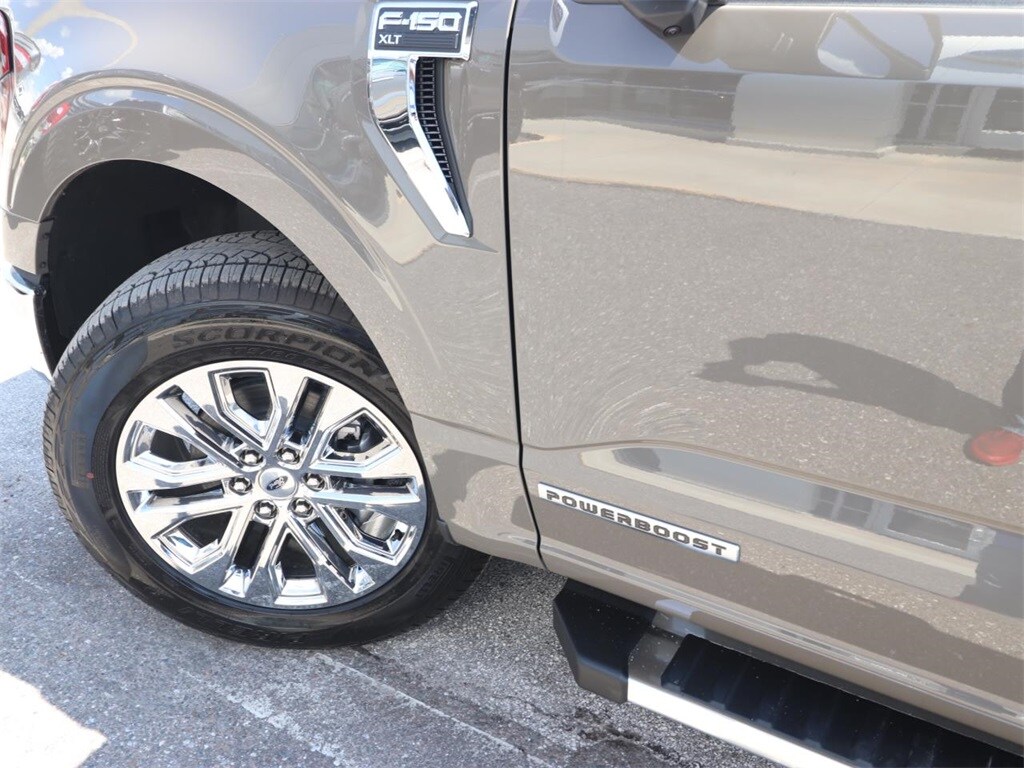 2025 Ford F-150 XLT photo 3