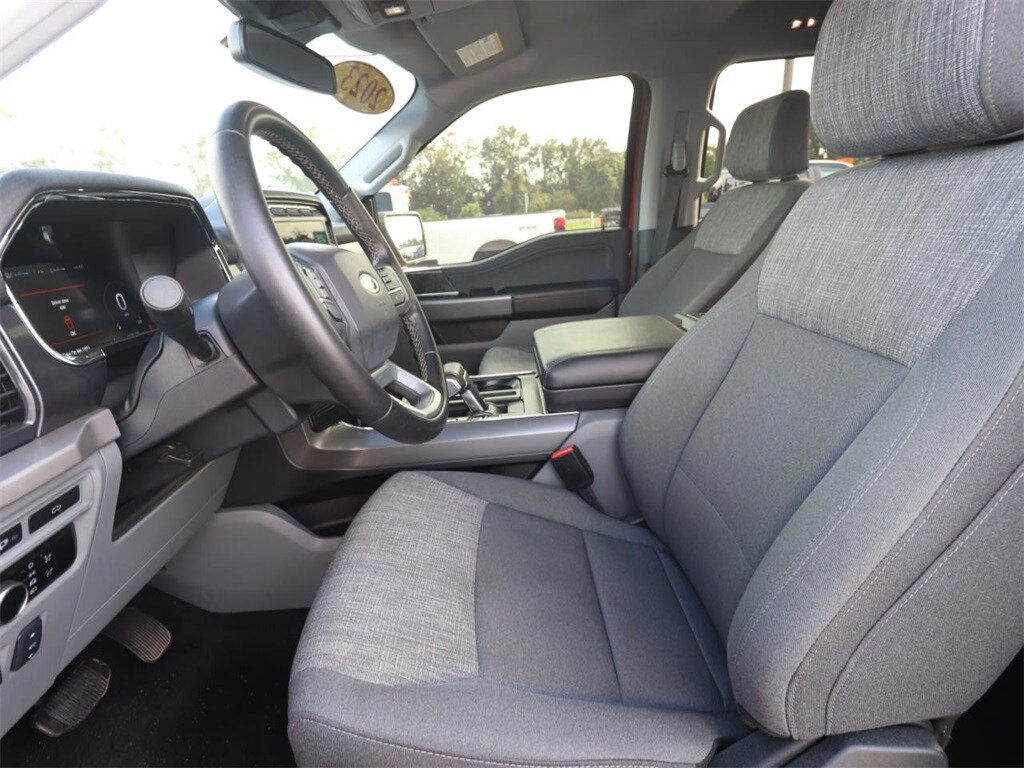 2023 Ford F-150 XLT Lightning photo 2