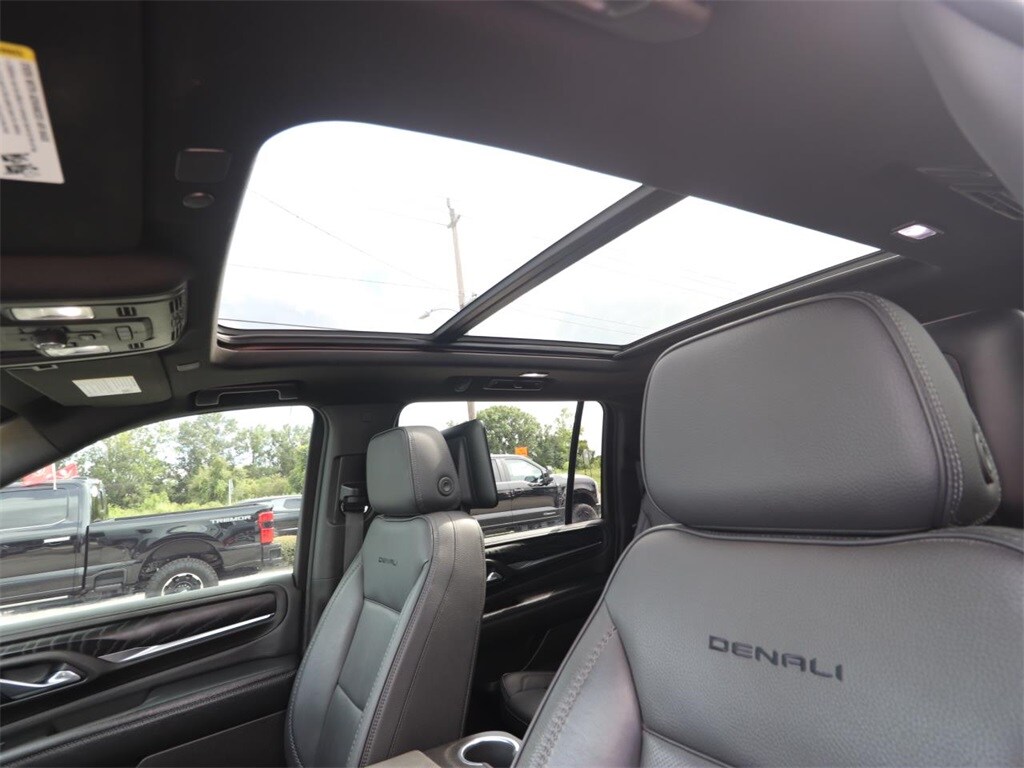 2021 Gmc Yukon XL Denali photo 3